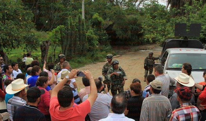 Aumentan pueblos sitiados por Semar