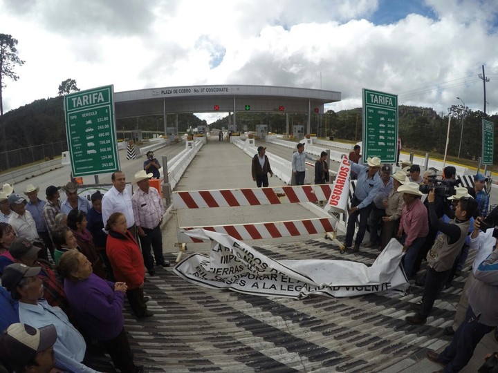 Entregan ejidatarios la caseta de Coscomate