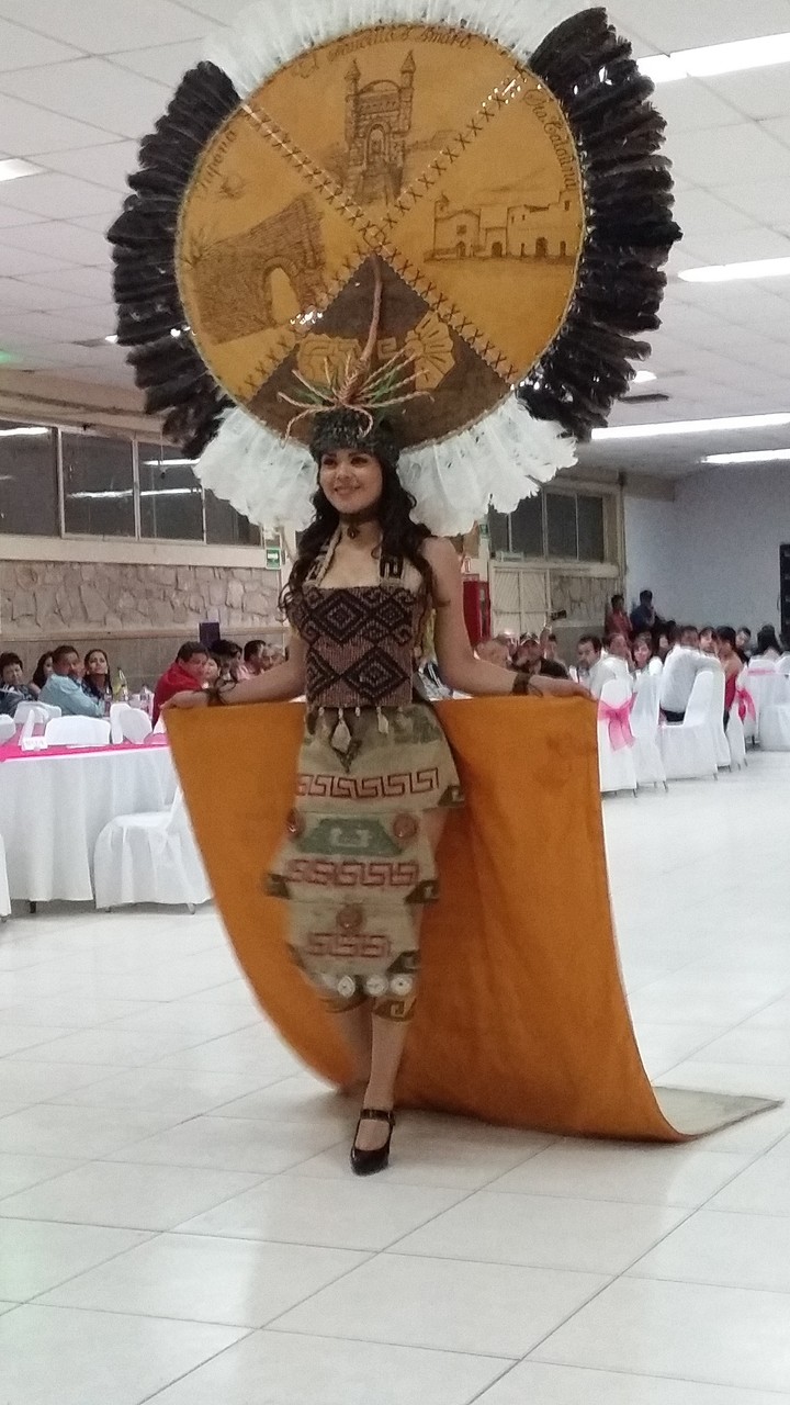 Preparan trajes típicos de Feria