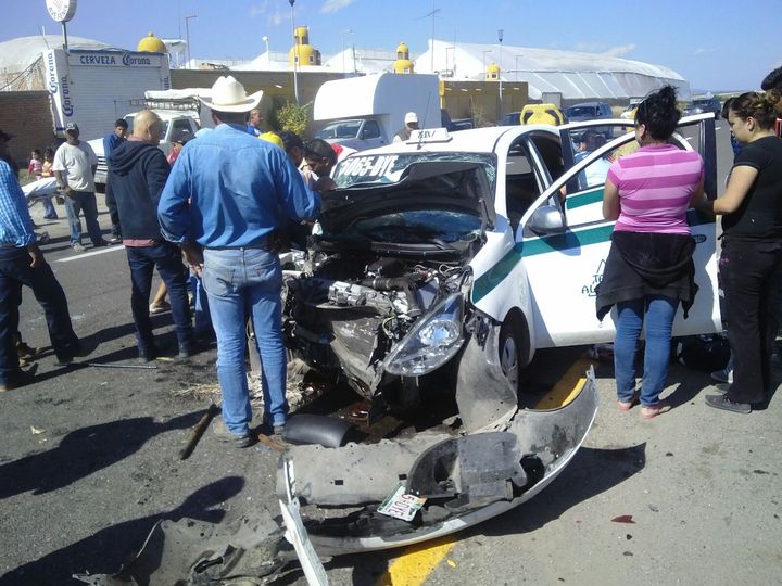 Dos occisas y diez heridos en accidentes