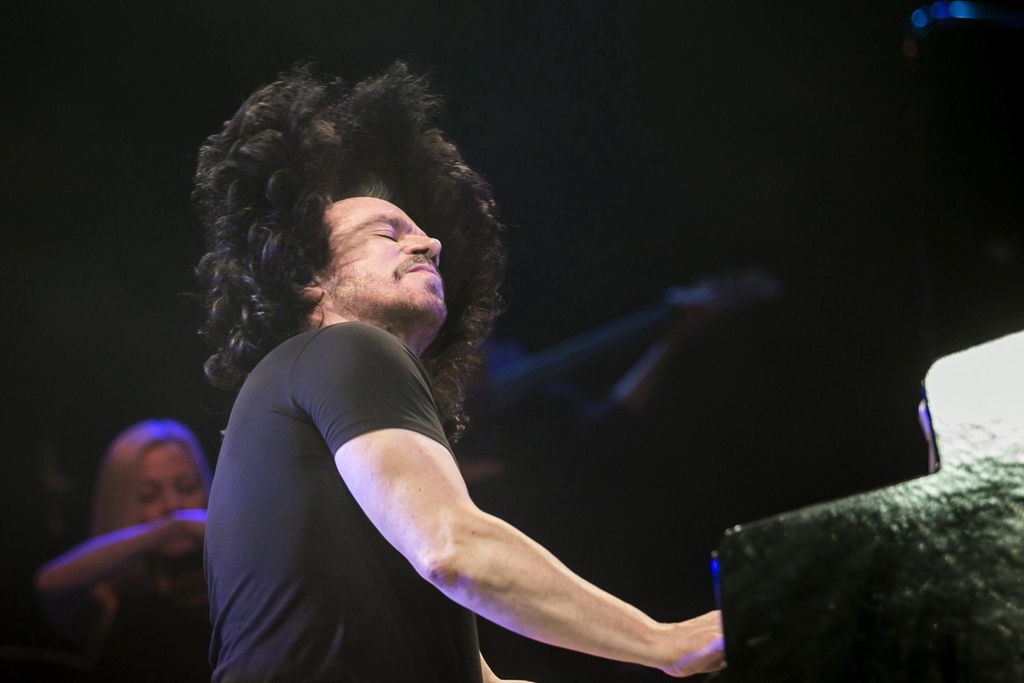 1954: Ve la primera luz Yanni, reconocido pianista y compositor griego