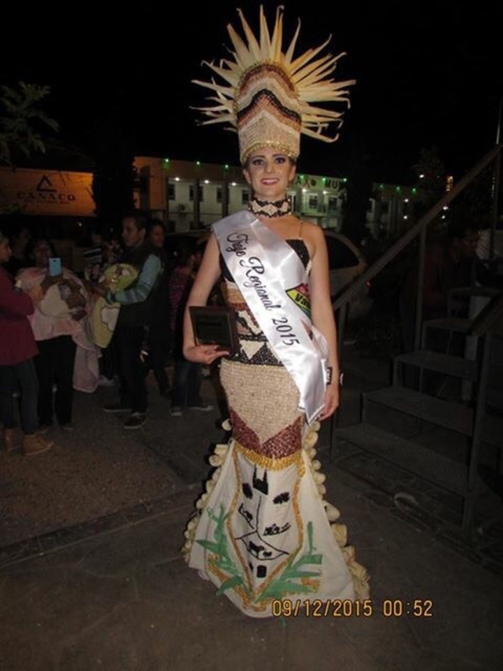 Eligen traje típico en Feria de 2015