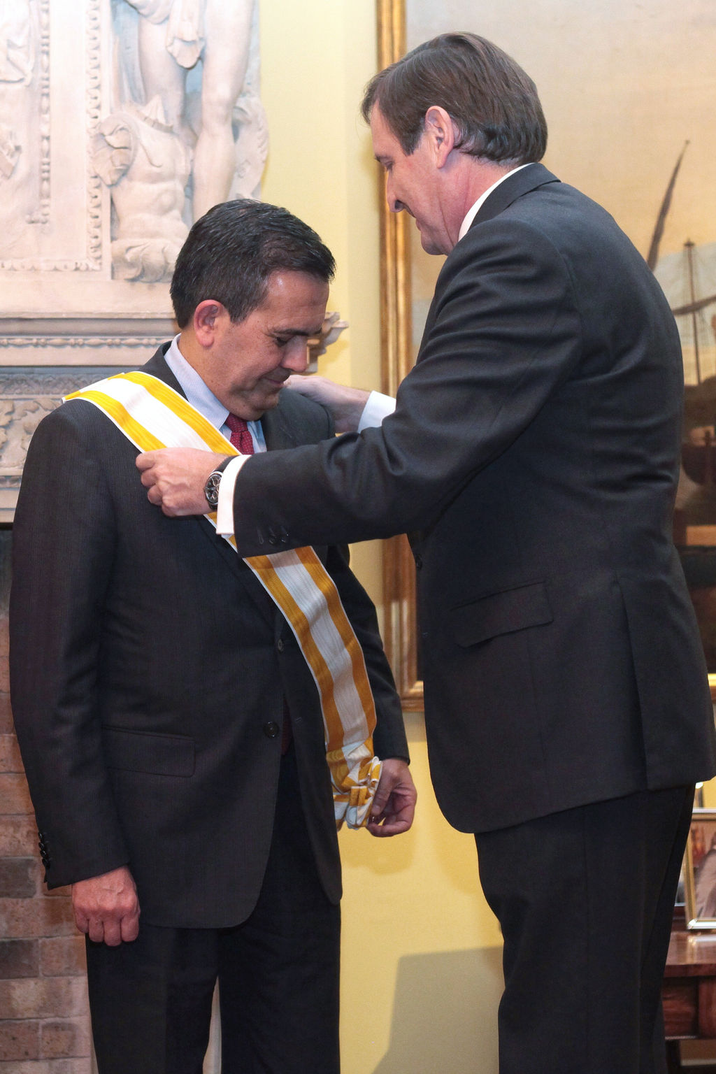 Cinco ministros mexicanos reciben Orden de Isabel la Católica