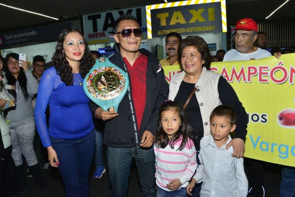 Entregan cinturón de campeón al 'Bandido' Vargas