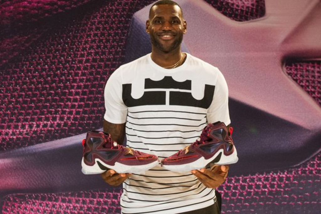 LeBron firma convenio de por vida con Nike