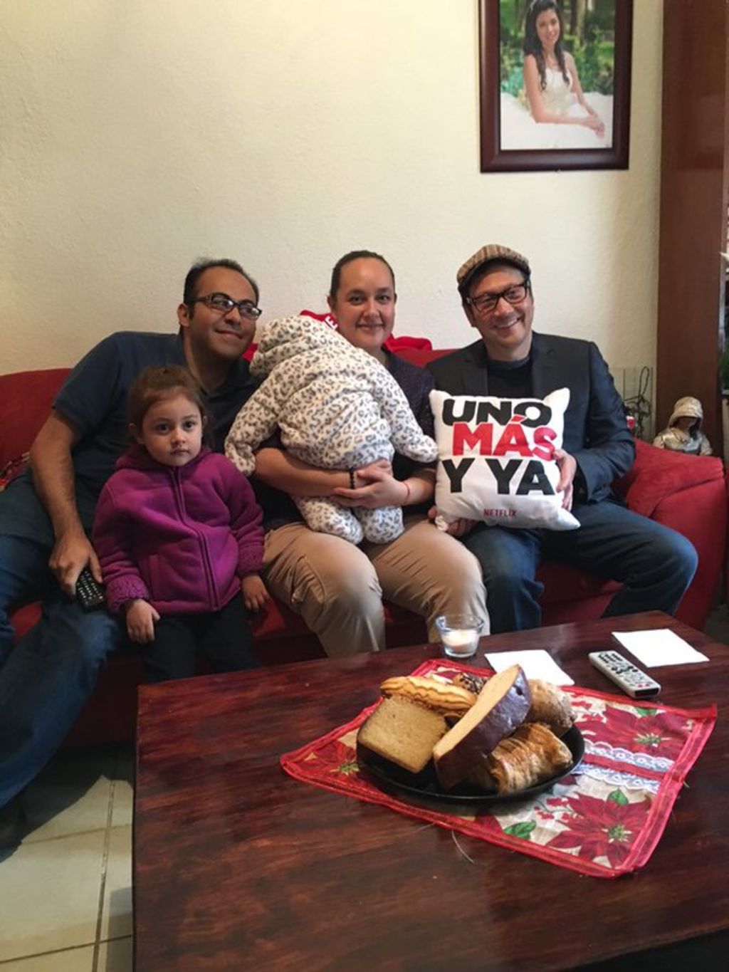 Convive Rob Schneider con una familia del DF