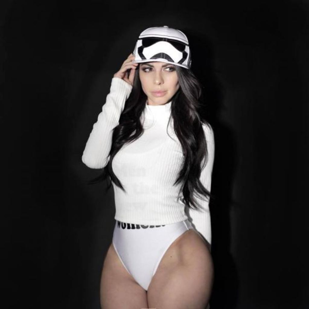 Jimena Sánchez luce sus curvas a la 'Star Wars'