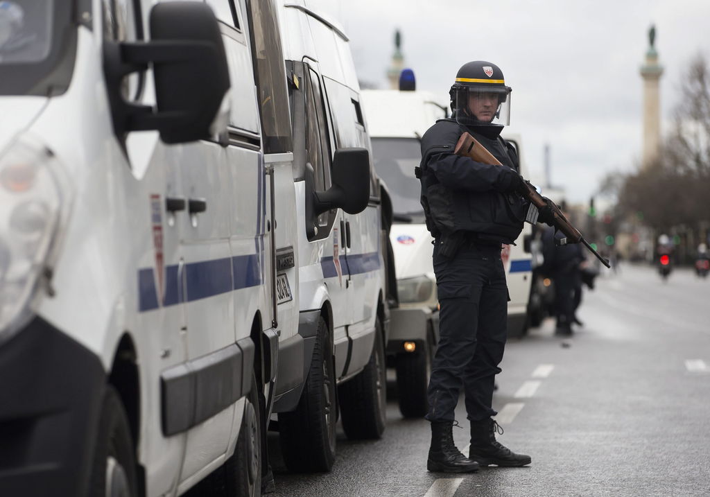 Policía frustra atentado contra militares en Francia