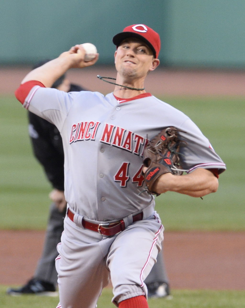 Cardenales contrata a pitcher Mike Leake