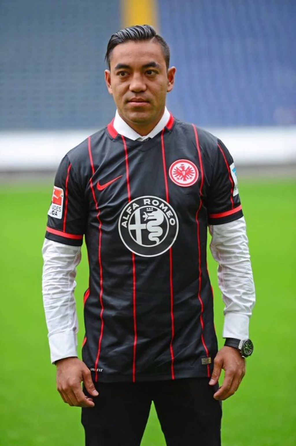 Presenta Eintracht Frankfurt a Marco Fabián