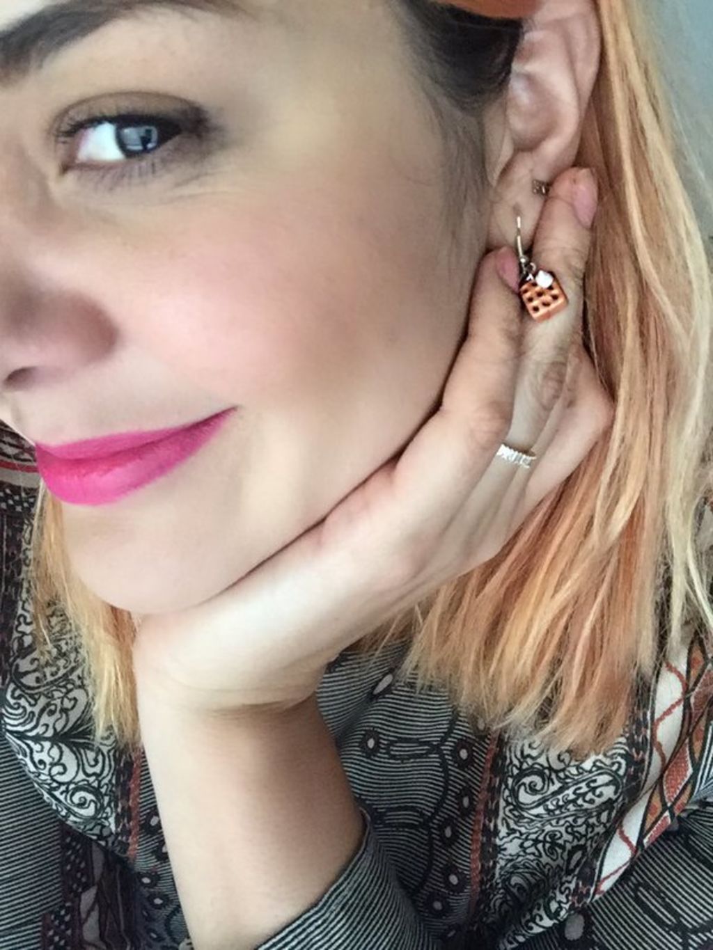 Yuridia estrena 'look'