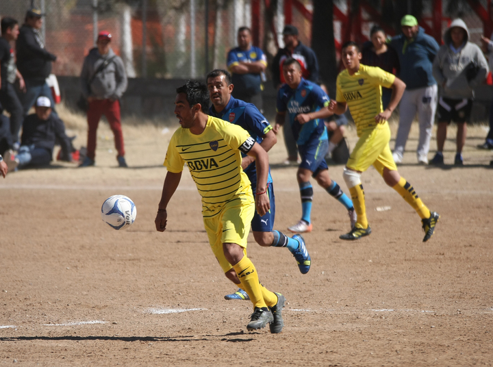 'Batata' toca el balón en la 'Prepa'