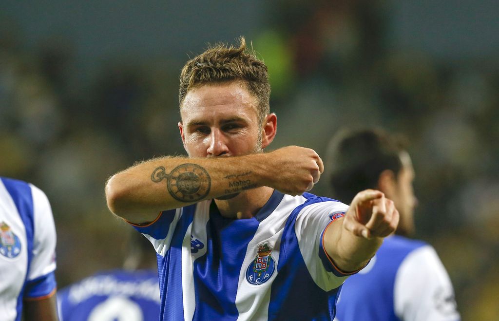 Miguel Layún, líder de asistencias en Europa