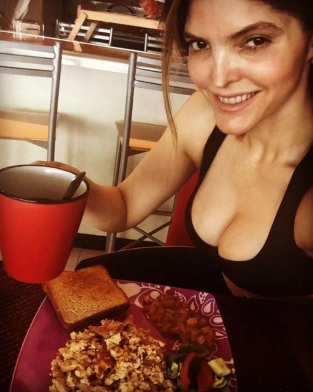 Se muestra Ana Bárbara sin maquillaje