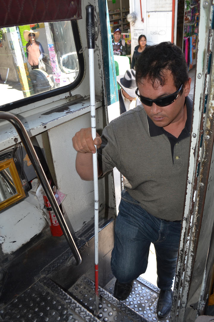 Buscan apoyo para invidentes y débiles visuales