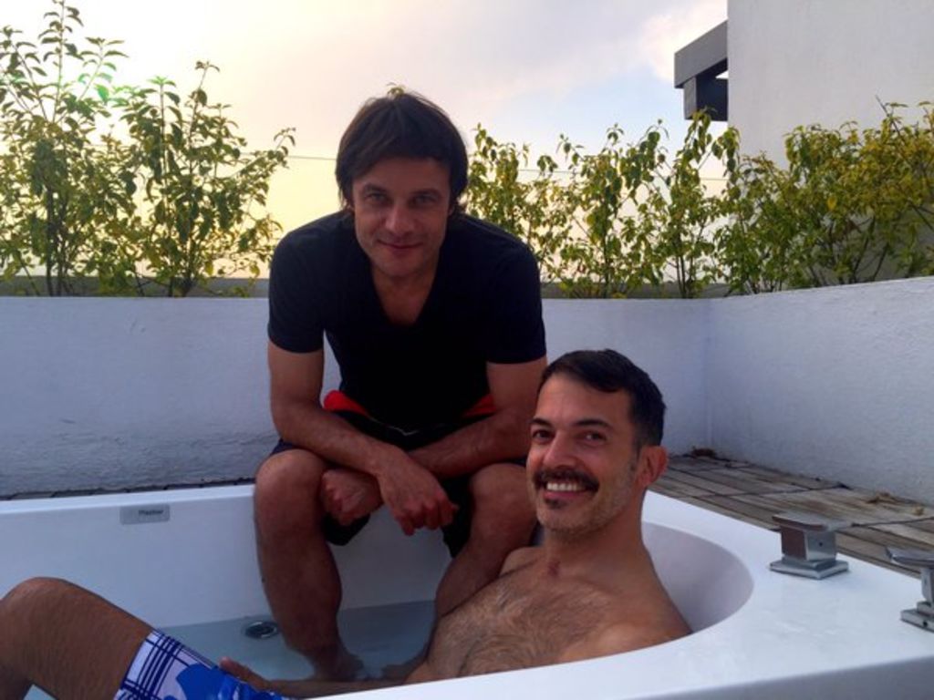 Reaparece Fernando del Solar y muestra recuperación