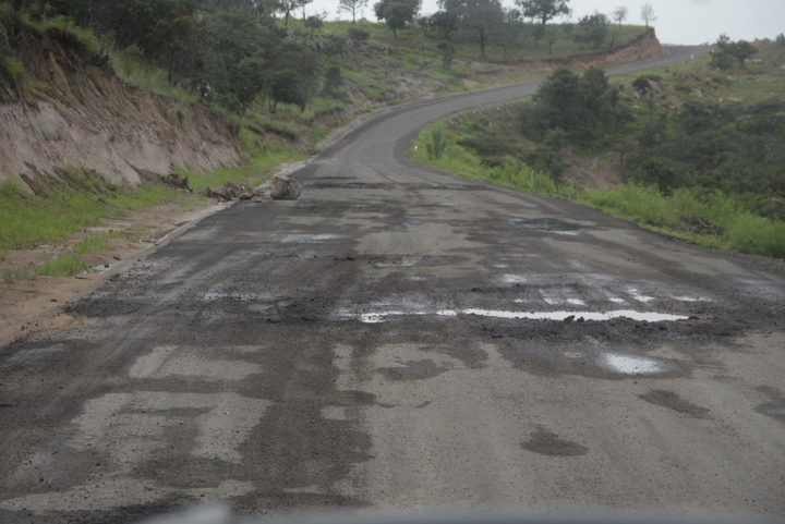 Caminos dañados, en todo el estado