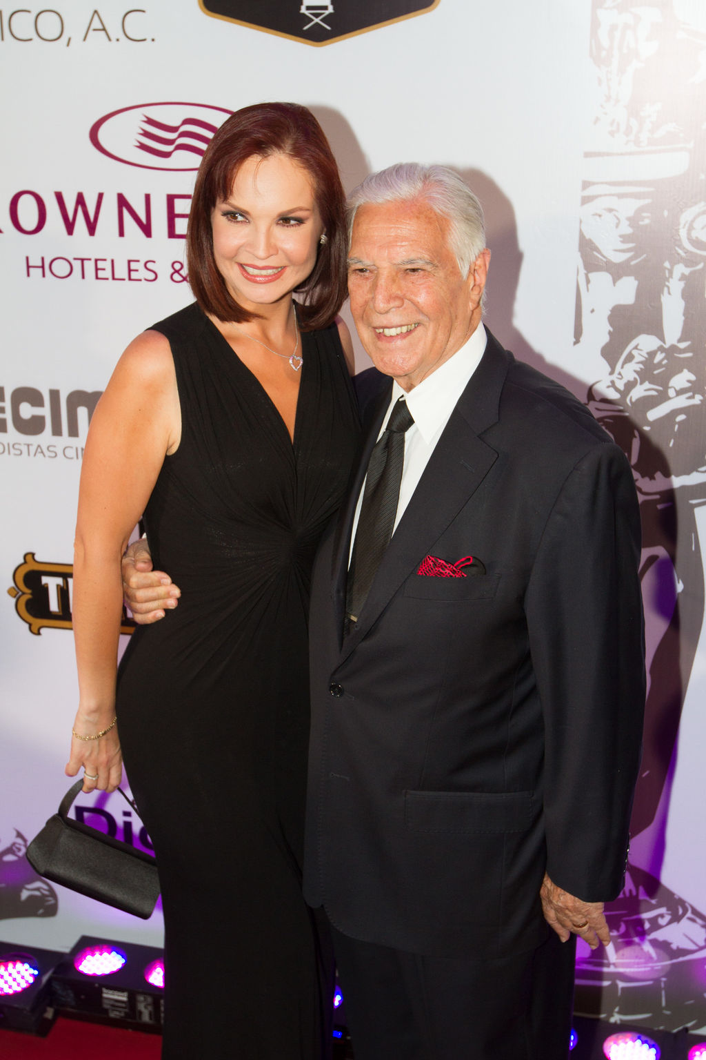 Ana Patricia Rojo apoya decisión de su padre de retirarse de actuación