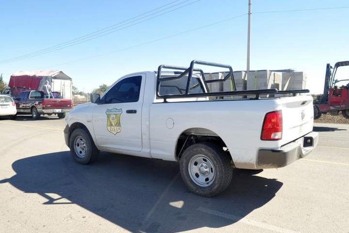 Mujer muere al impactarse contra tractocamión