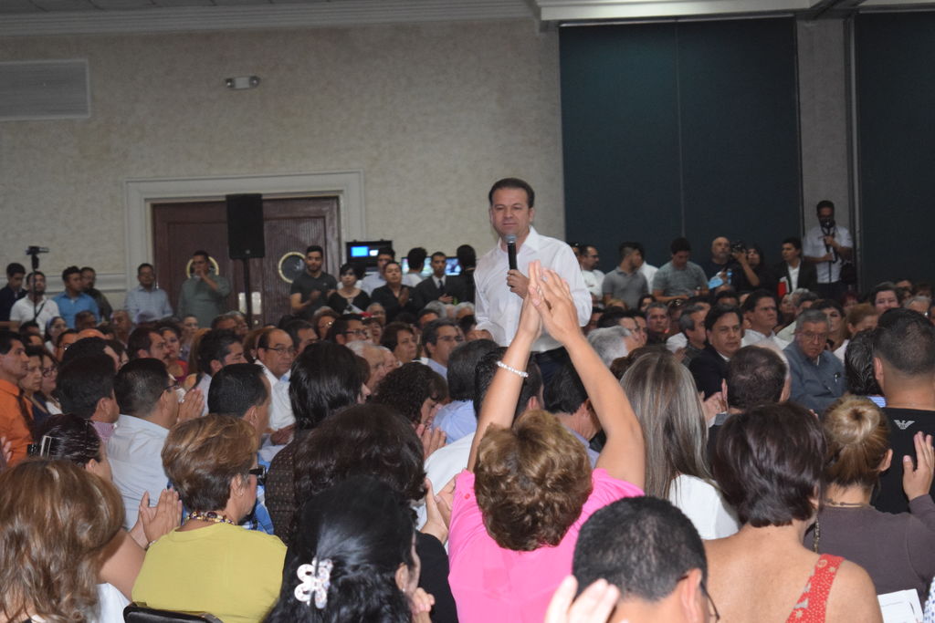 Presenta Esteban Villegas su plan de gobierno a laguneros