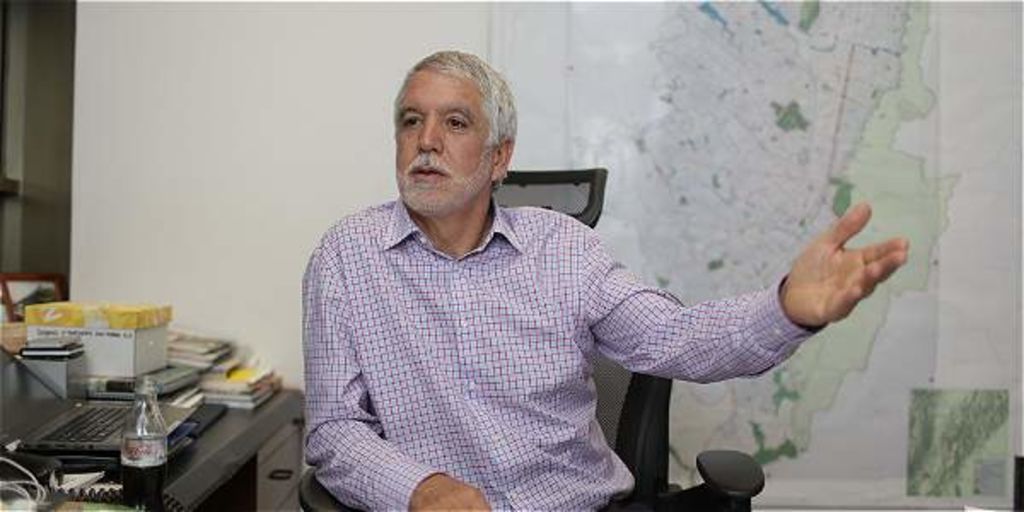 Alcaldes de Bogotá se atribuyen doctorados inexistentes