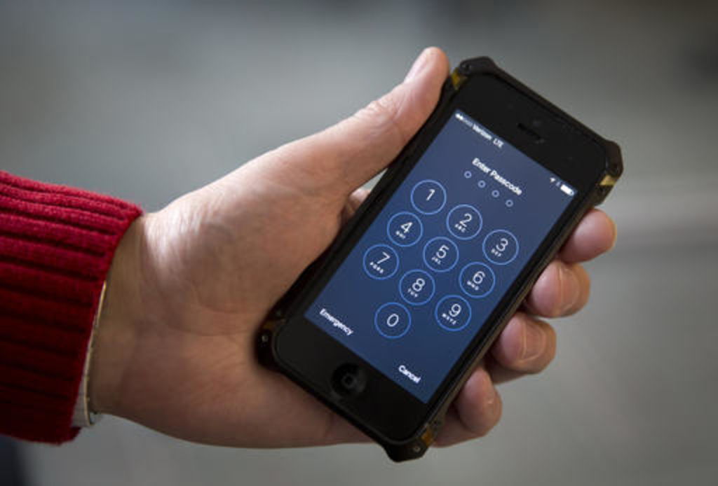 Dice FBI que no revelará cómo accedió a iPhone de terrorista