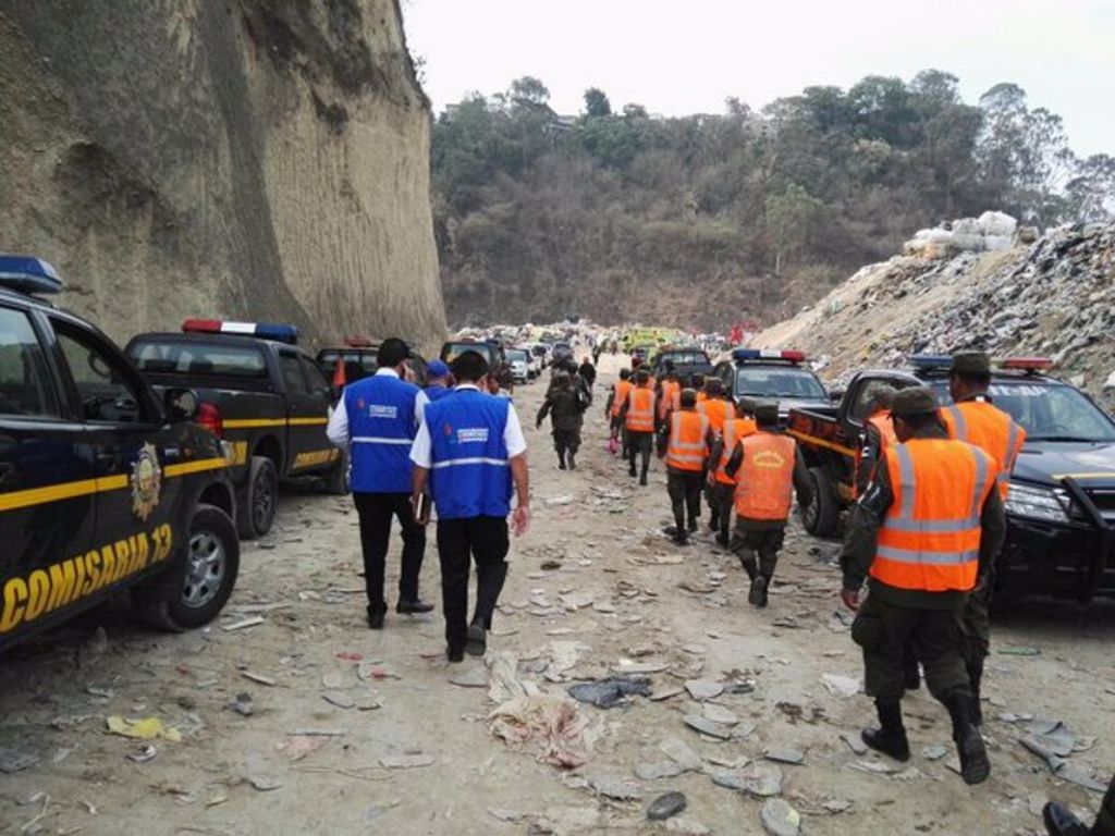 Derrumbe en basurero en Guatemala deja 4 muertos