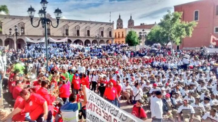 Sindicatos se manifiestan por su cuenta