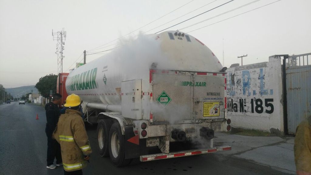 Se registra fuga de nitrógeno de una pipa en el PIL