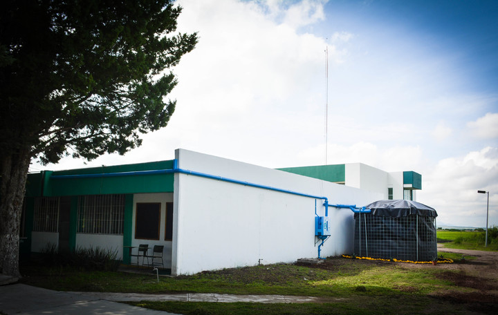 Captan el agua de lluvia en escuelas