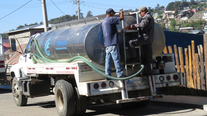 Llevan agua en pipas sólo a tres municipios