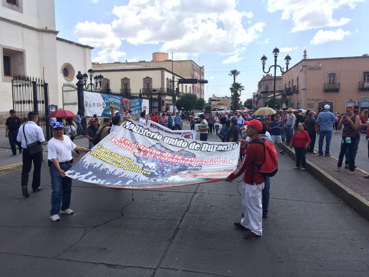 Cumplen marcha y paro en escuelas