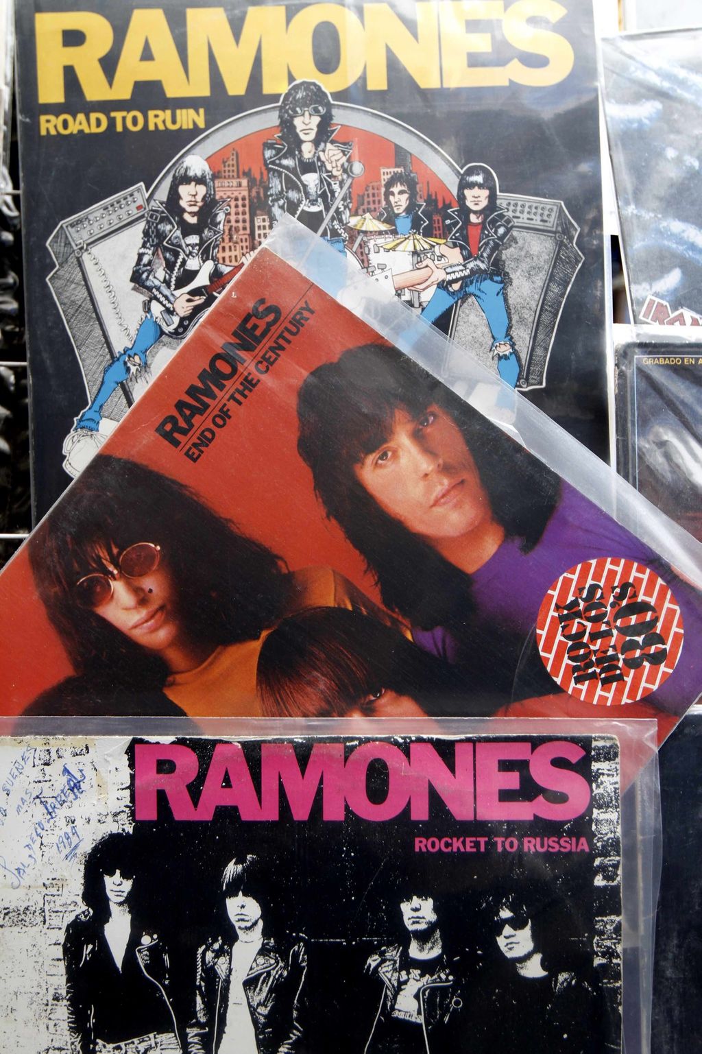 1951: Llega al mundo Joey Ramone, fundador y líder de The Ramones
