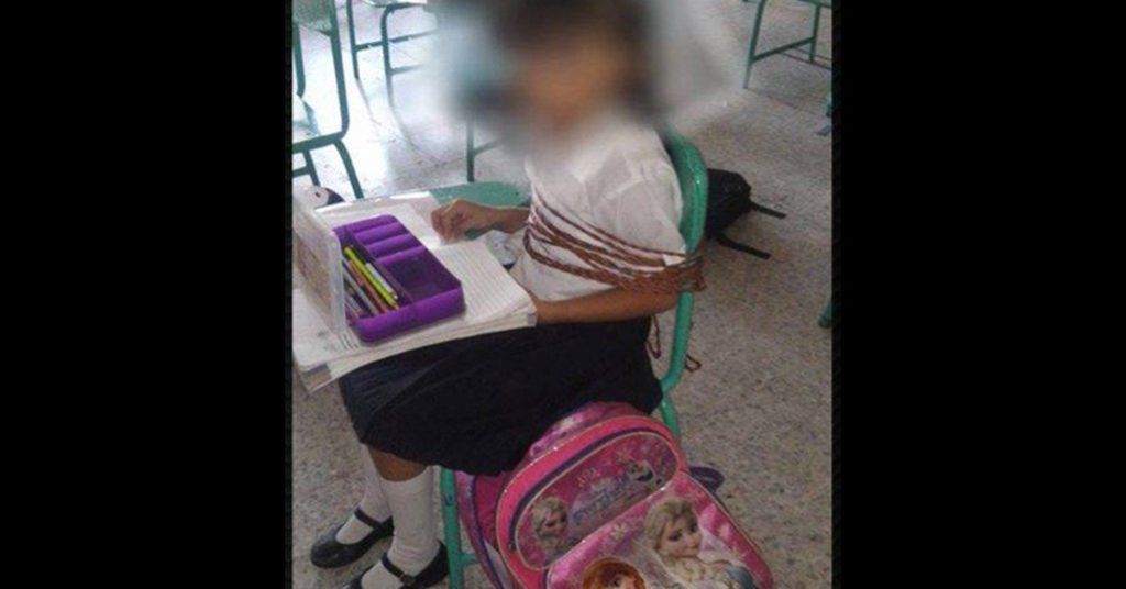 Investigan en Veracruz caso de niña amarrada a su pupitre