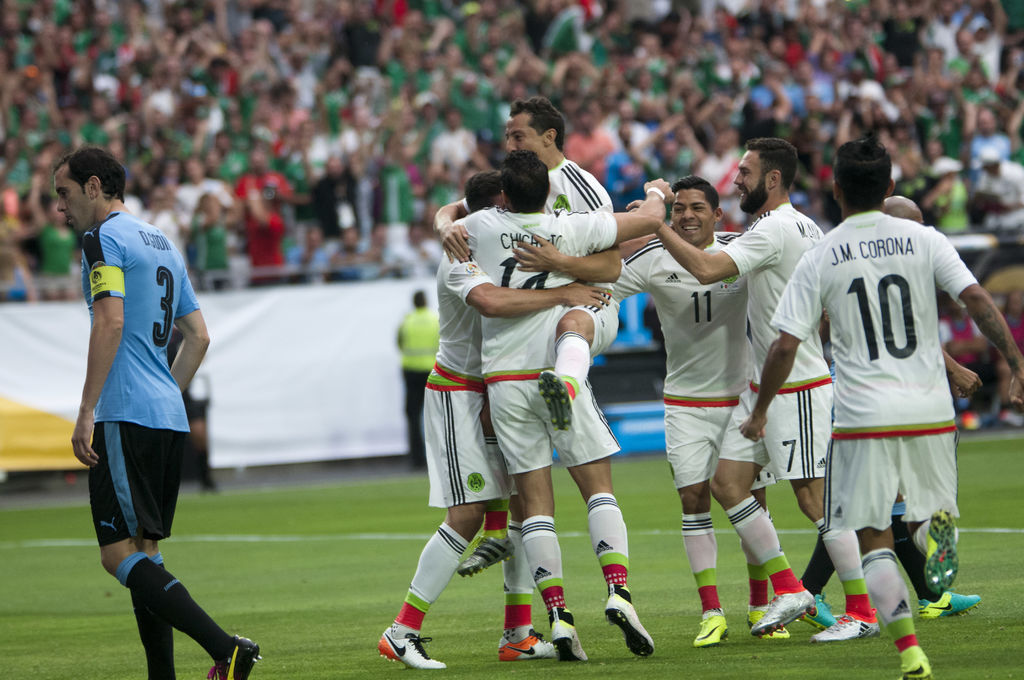 México vence 3-1 a Uruguay en su debut en Copa América