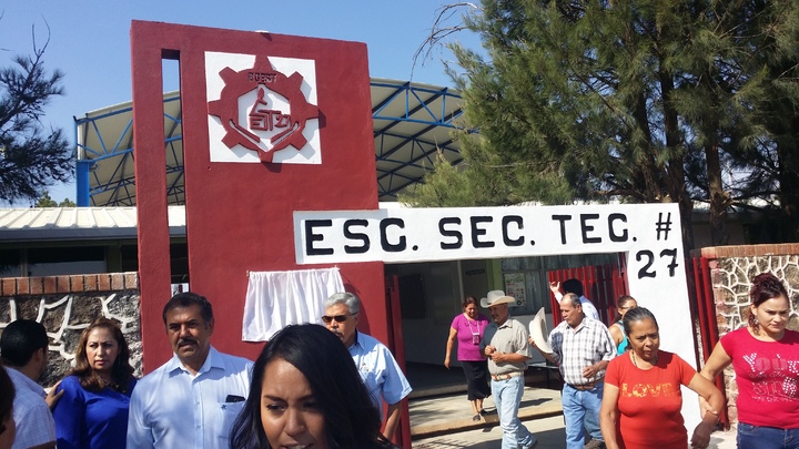 Mejoran fachada de secundaria