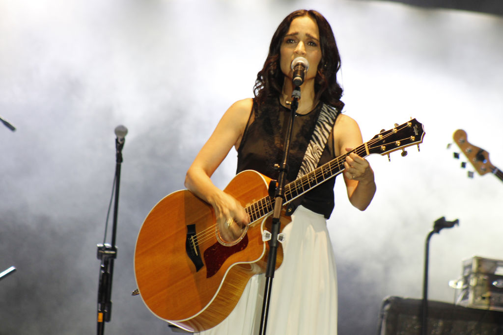 La curiosidad me empuja a hacer las cosas: Julieta Venegas
