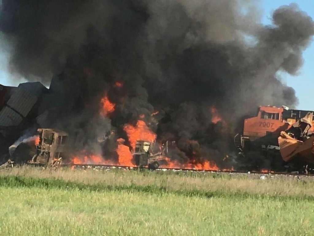 Choque de trenes provoca gran incendio en Texas