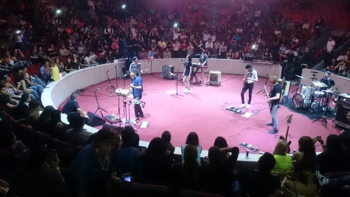 León Larregui deleita y emociona a su público lagunero