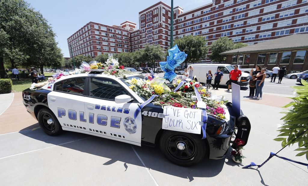 EU, de luto por matanza de policías en Dallas