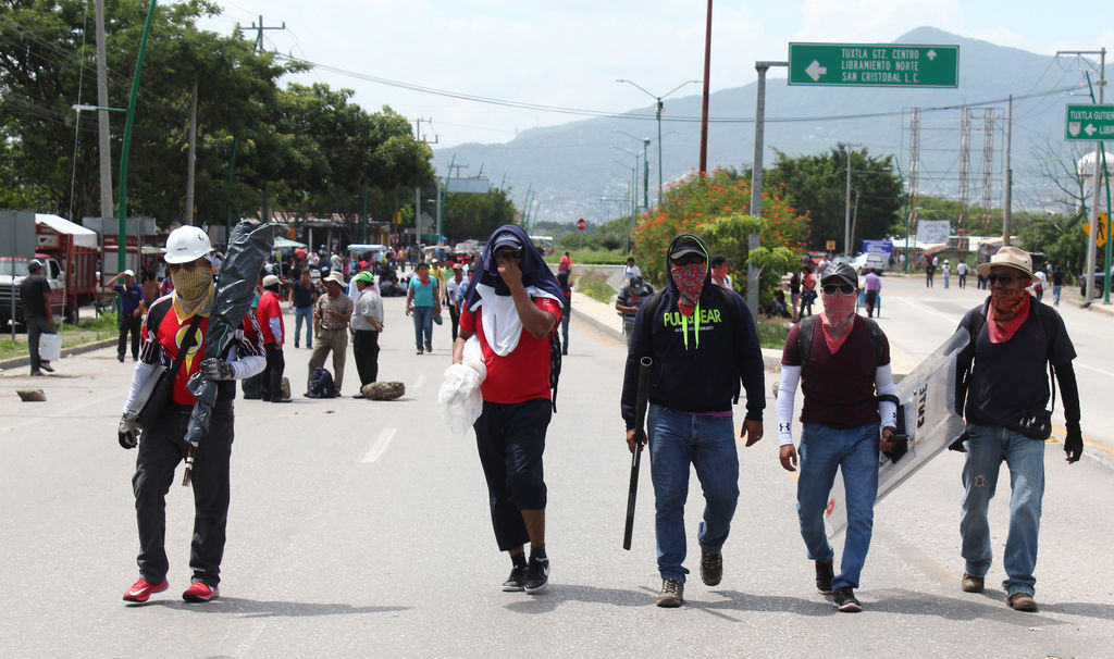 Maestros levantan bloqueos en Chiapas