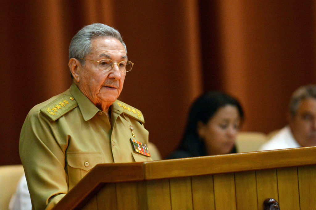 Reconoce Raúl Castro adversidades en economía; descarta colapso