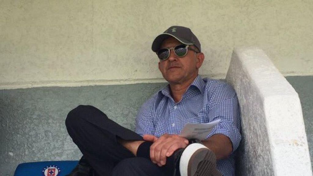 Acude Juan Carlos Osorio de incógnito al estadio Azul