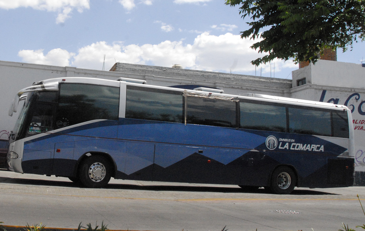 Baja 30% servicio de transporte turístico