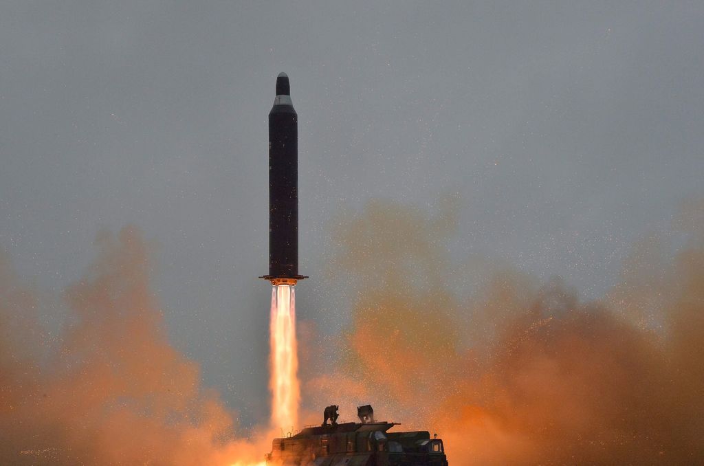 Lanza Corea del Norte misil balístico a aguas cerca de Japón