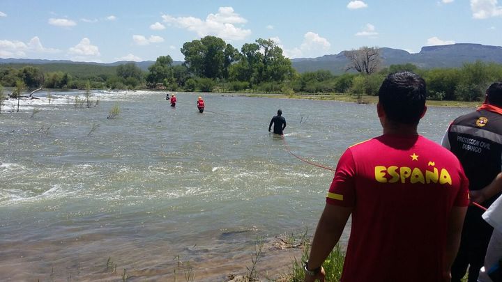 Ríos dañan puente  y arrastran a mujer