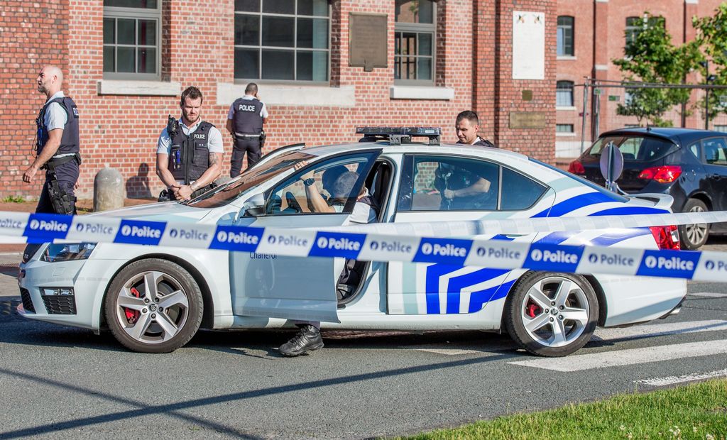 Atacante hiere a dos policías en Bélgica con un machete