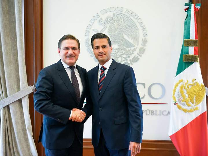 Recibe Peña por vez primera a nuevo Ejecutivo