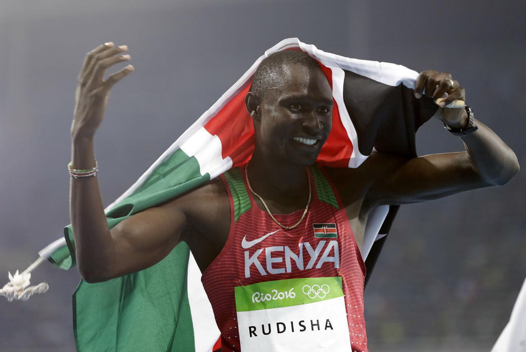 Keniano David Rudisha es bicampeón olímpico en 800 metros planos