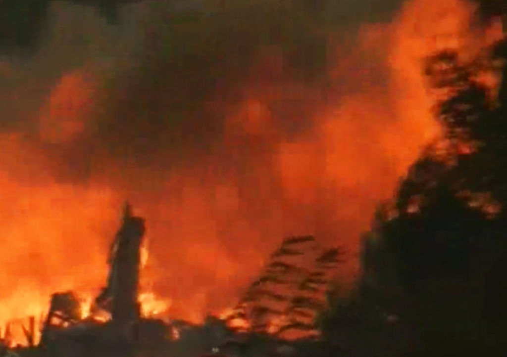 Capturan la imagen de un remolino de fuego durante incendio en California